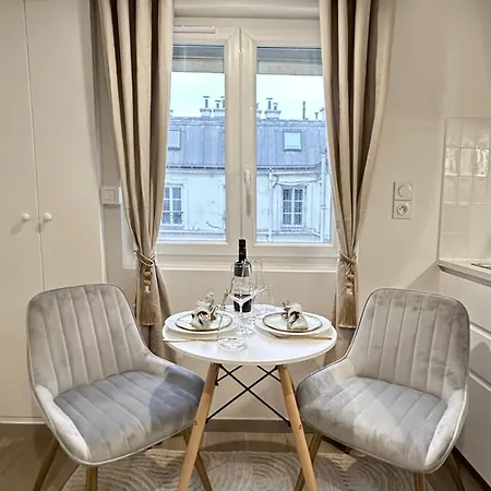 Apartment Brand New Near La Madeleine ! Paris