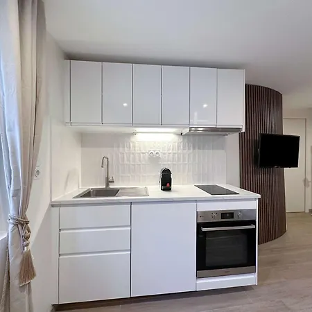 Apartment Brand New Near La Madeleine !
