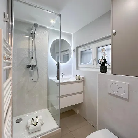 Apartment Brand New Near La Madeleine ! *