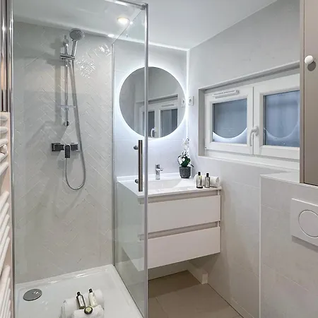 Opera - Premium With Lift For 3 Apartament